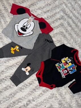 6-9 Disney Baby Mickey & Friends 3-Piece Set - Gray, Black & Red